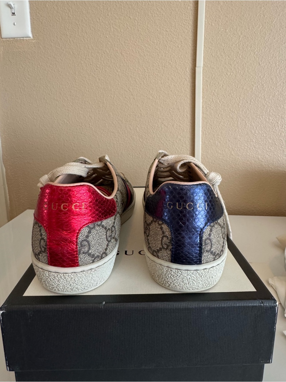 Gucci GG Supreme Sneakers - Picture 5 of 9